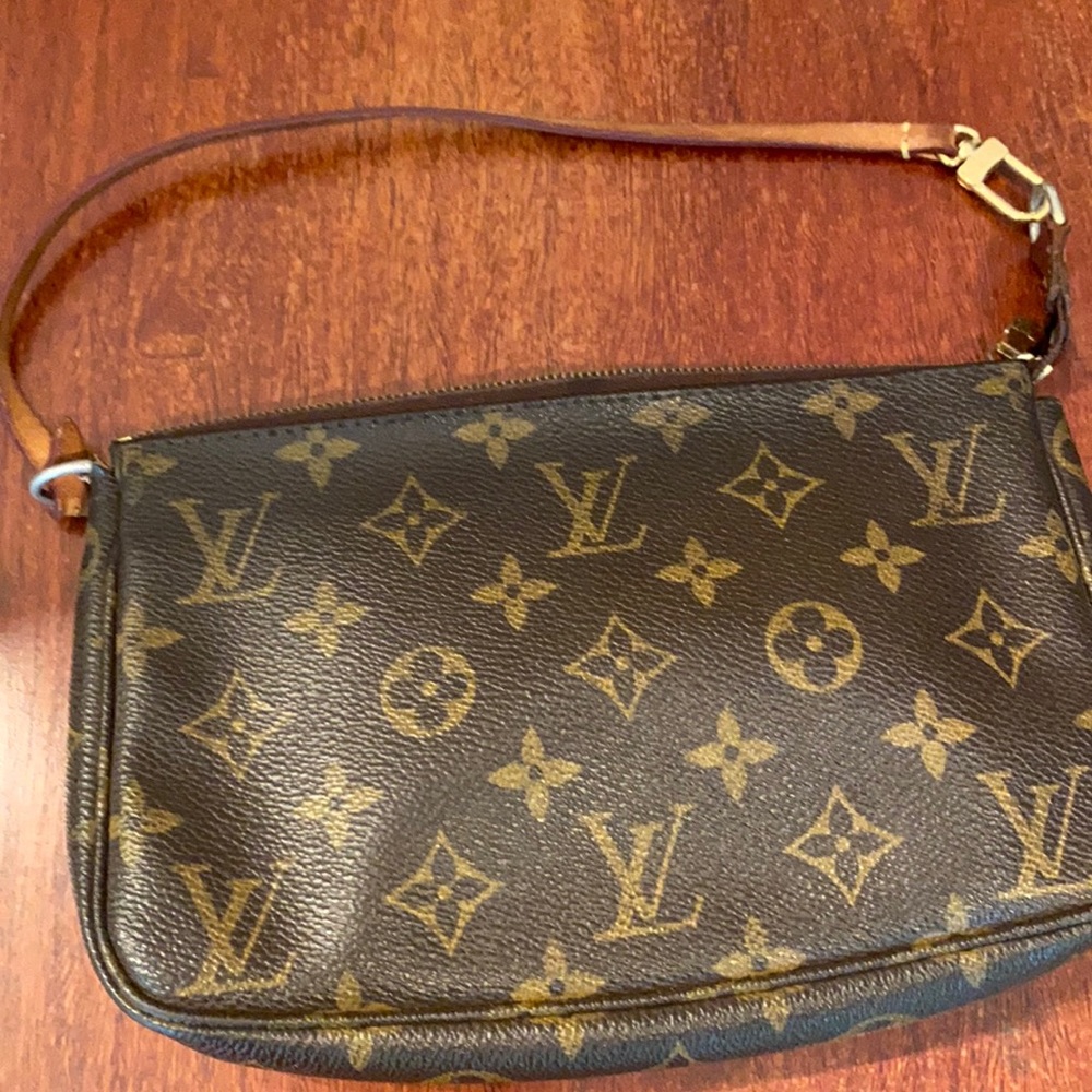 Vintage Louis Vuitton pouchette bag